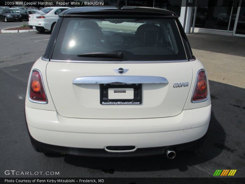 Pepper White / Black/Grey 2009 Mini Cooper Hardtop