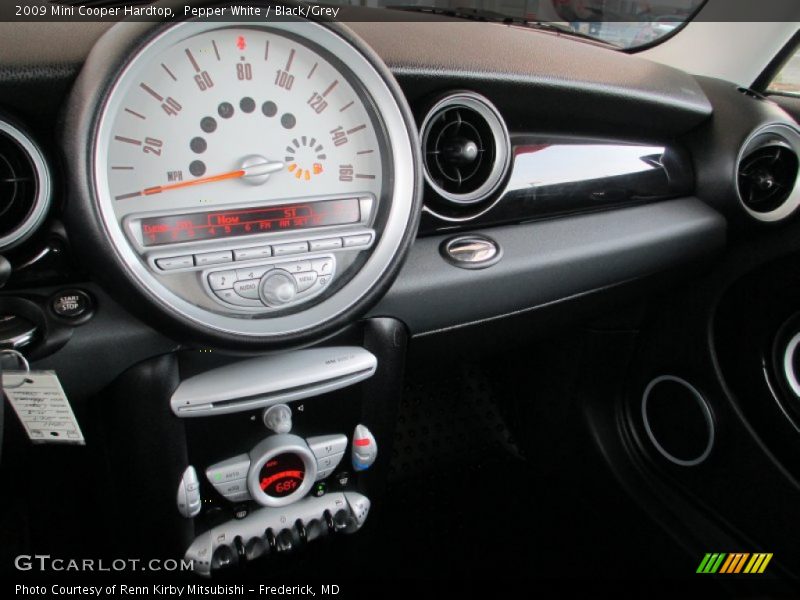 Pepper White / Black/Grey 2009 Mini Cooper Hardtop