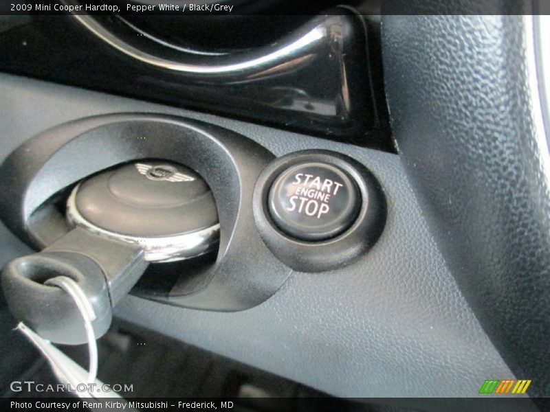 Pepper White / Black/Grey 2009 Mini Cooper Hardtop