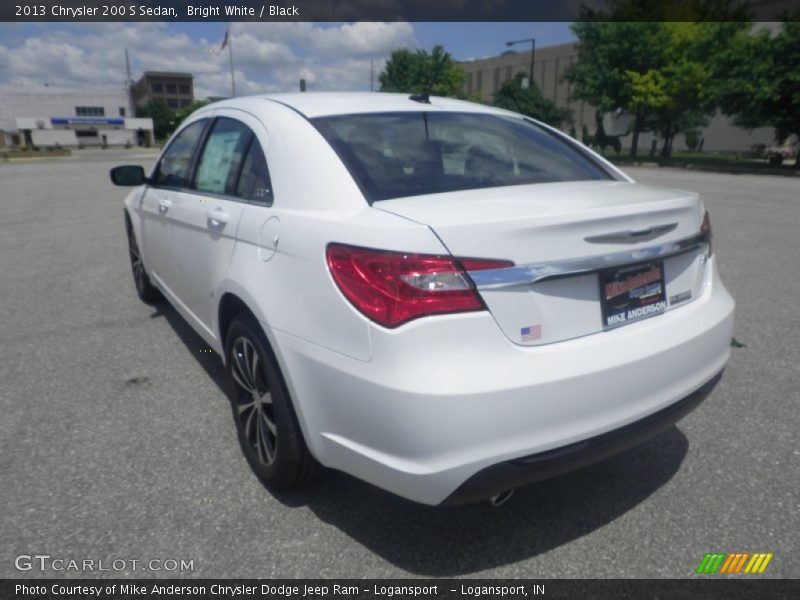 Bright White / Black 2013 Chrysler 200 S Sedan