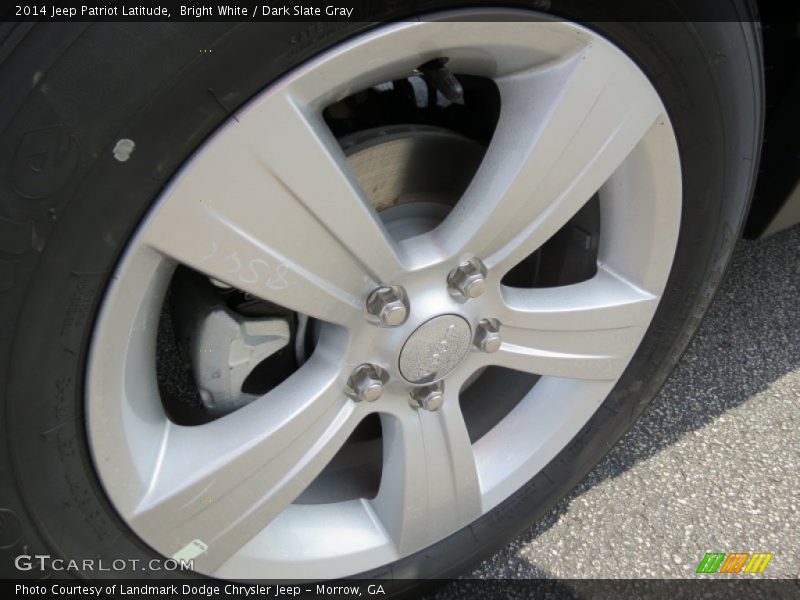 Bright White / Dark Slate Gray 2014 Jeep Patriot Latitude