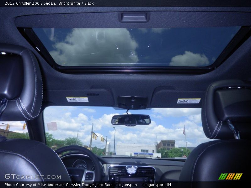 Bright White / Black 2013 Chrysler 200 S Sedan