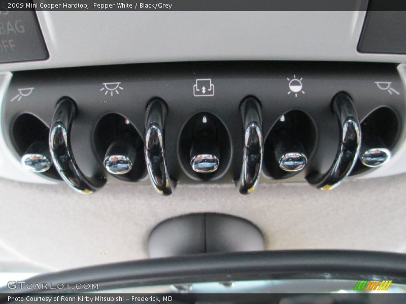 Pepper White / Black/Grey 2009 Mini Cooper Hardtop