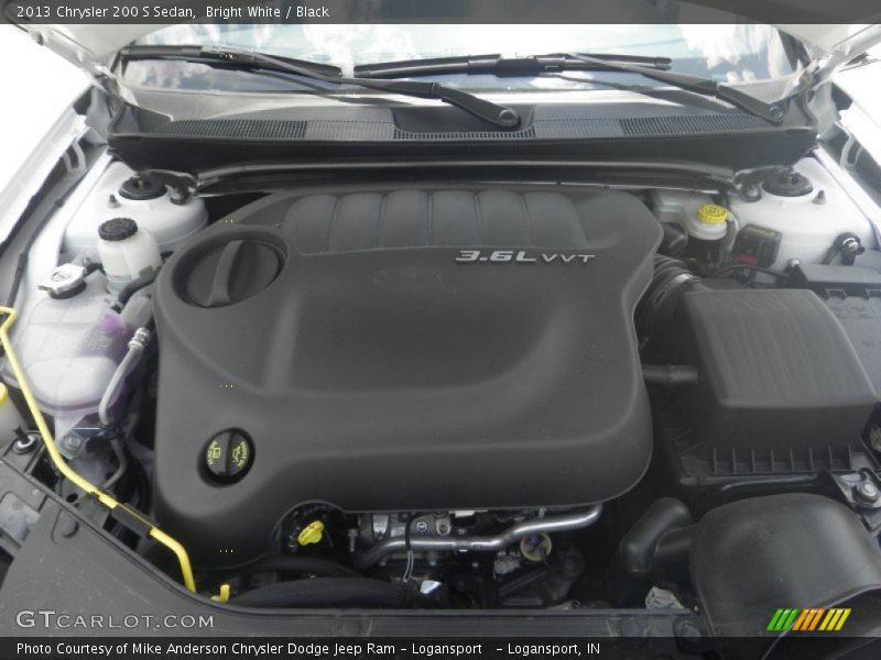 Bright White / Black 2013 Chrysler 200 S Sedan