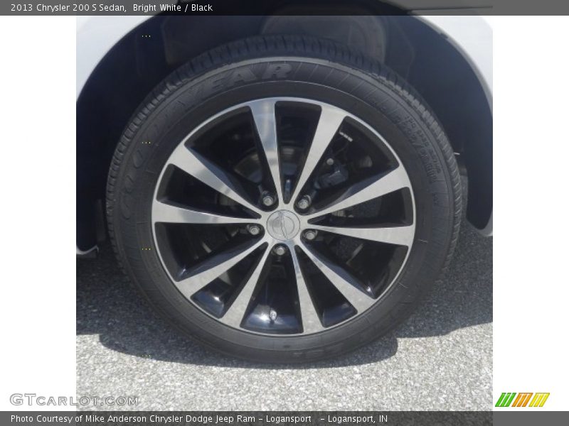 Bright White / Black 2013 Chrysler 200 S Sedan