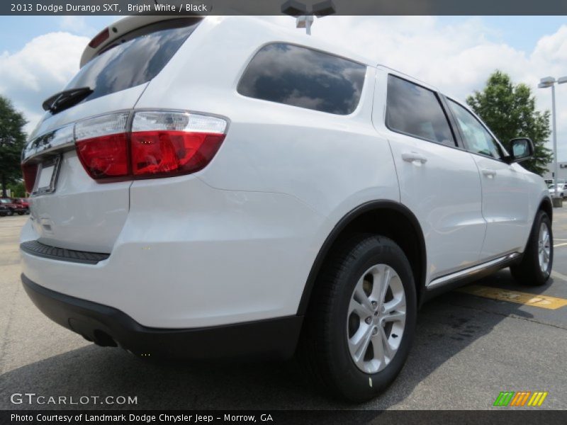 Bright White / Black 2013 Dodge Durango SXT