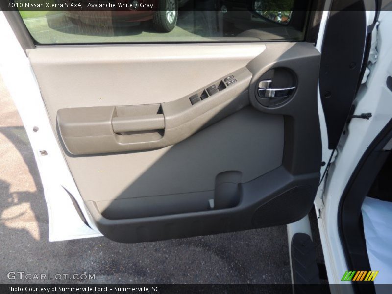 Avalanche White / Gray 2010 Nissan Xterra S 4x4