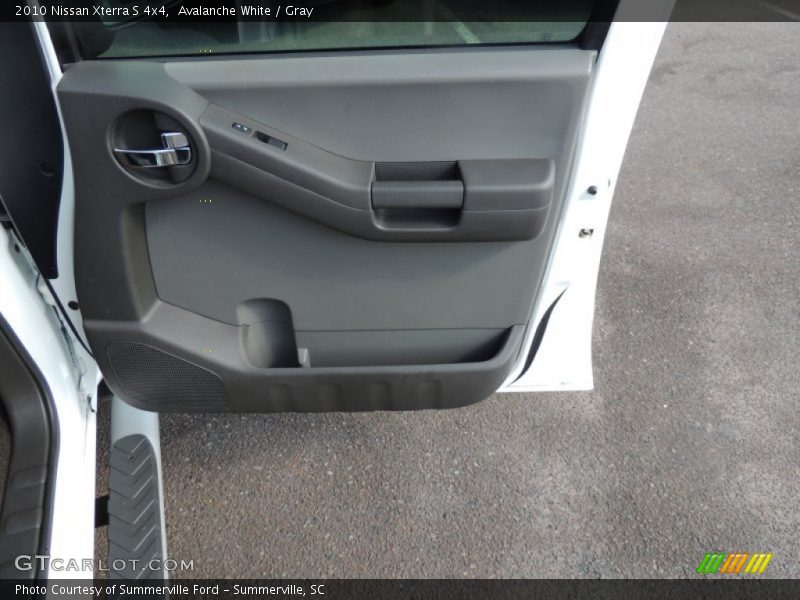 Avalanche White / Gray 2010 Nissan Xterra S 4x4