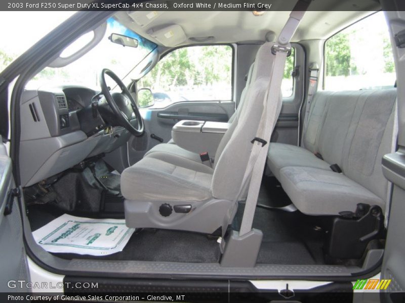 Oxford White / Medium Flint Grey 2003 Ford F250 Super Duty XL SuperCab 4x4 Chassis