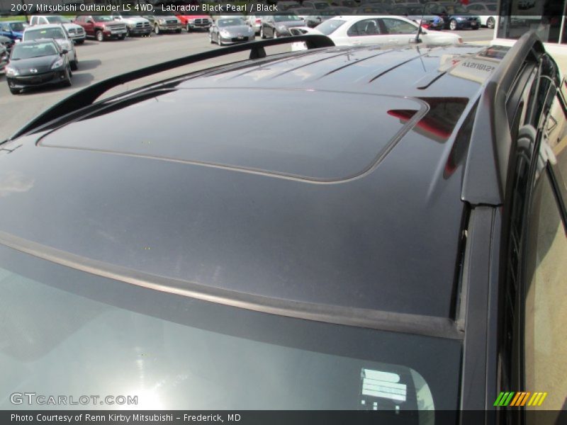 Labrador Black Pearl / Black 2007 Mitsubishi Outlander LS 4WD