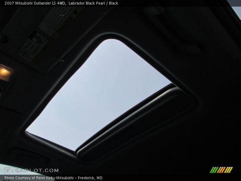 Labrador Black Pearl / Black 2007 Mitsubishi Outlander LS 4WD