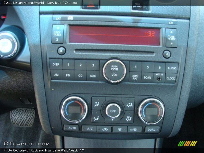 Controls of 2011 Altima Hybrid