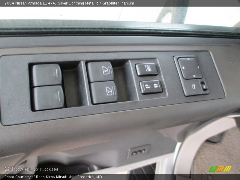 Silver Lightning Metallic / Graphite/Titanium 2004 Nissan Armada LE 4x4