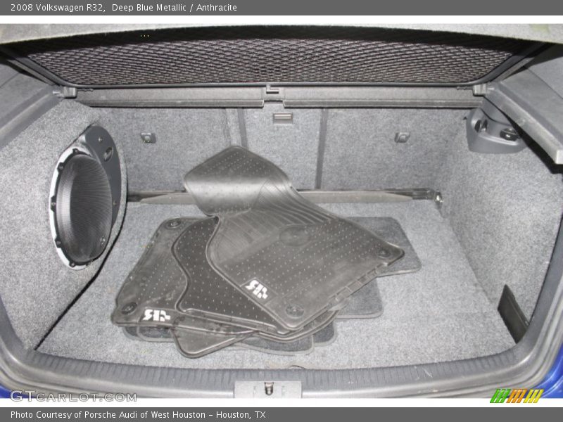  2008 R32  Trunk