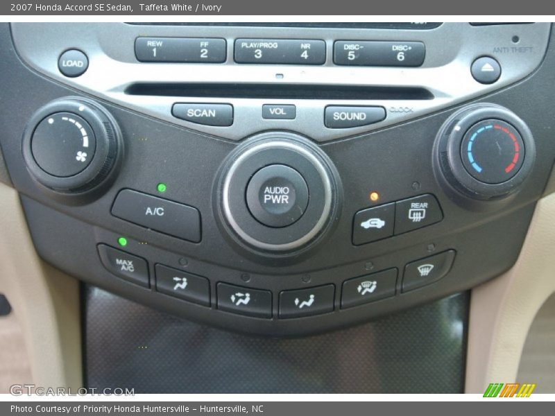 Controls of 2007 Accord SE Sedan