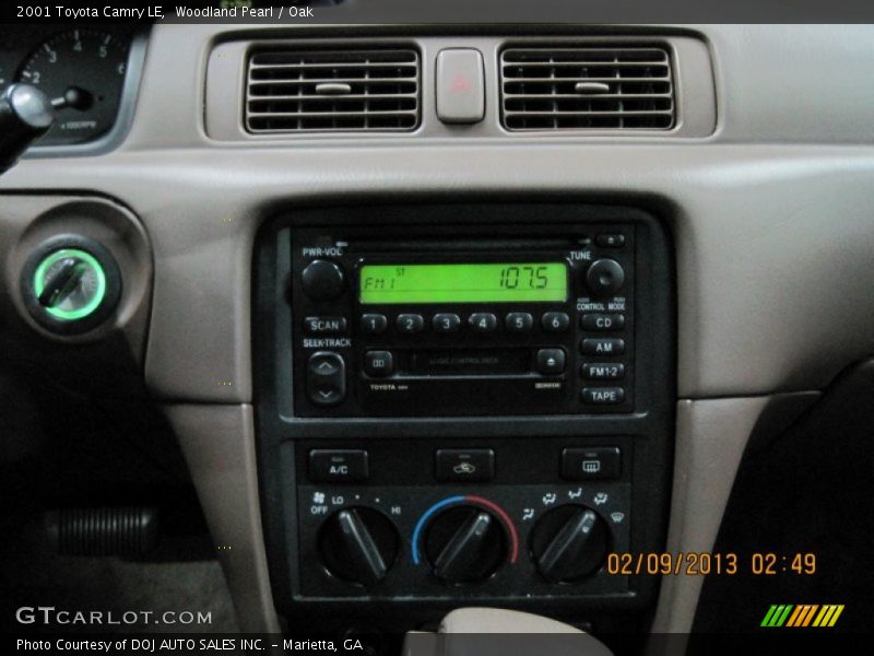 Woodland Pearl / Oak 2001 Toyota Camry LE
