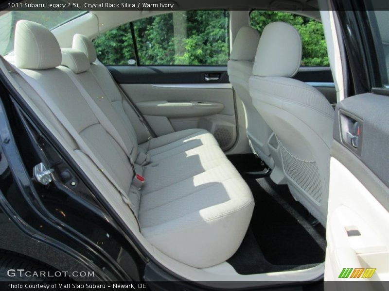 Crystal Black Silica / Warm Ivory 2011 Subaru Legacy 2.5i