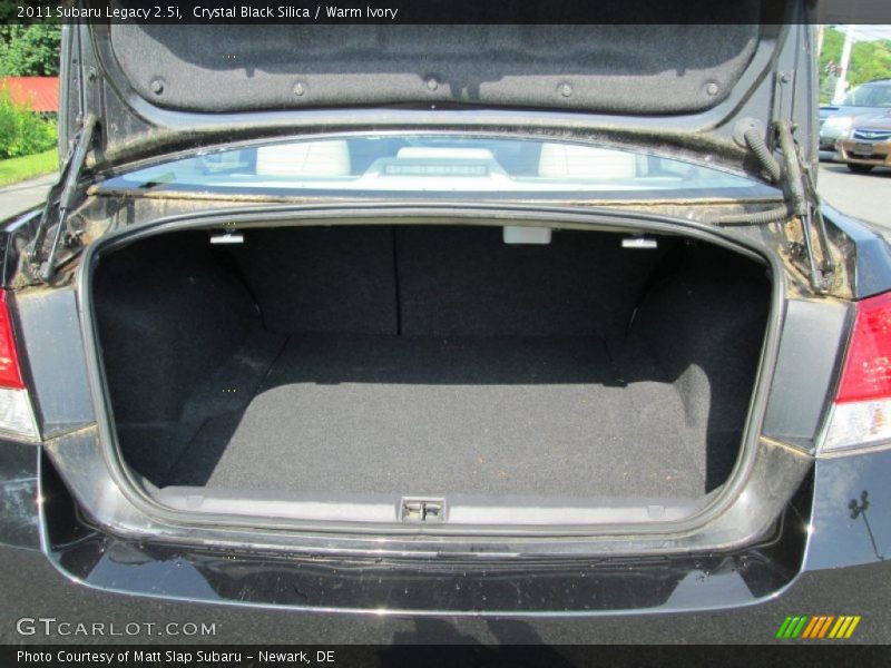 Crystal Black Silica / Warm Ivory 2011 Subaru Legacy 2.5i