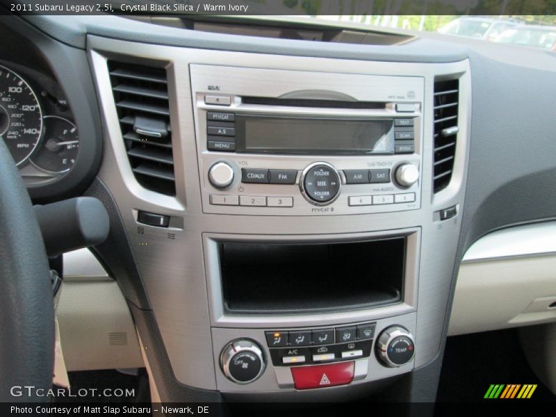 Crystal Black Silica / Warm Ivory 2011 Subaru Legacy 2.5i
