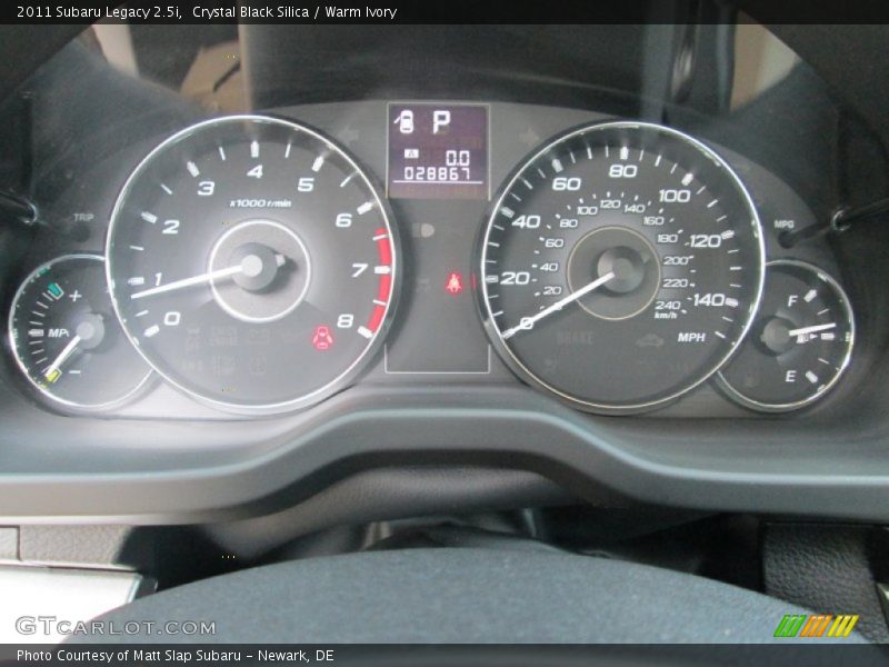 Crystal Black Silica / Warm Ivory 2011 Subaru Legacy 2.5i