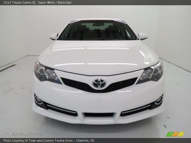 Super White / Black/Ash 2013 Toyota Camry SE
