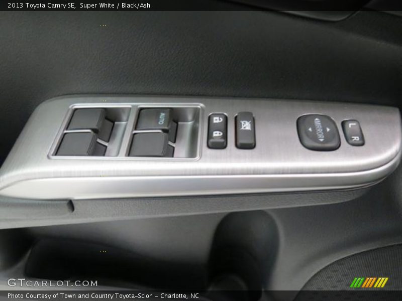 Super White / Black/Ash 2013 Toyota Camry SE