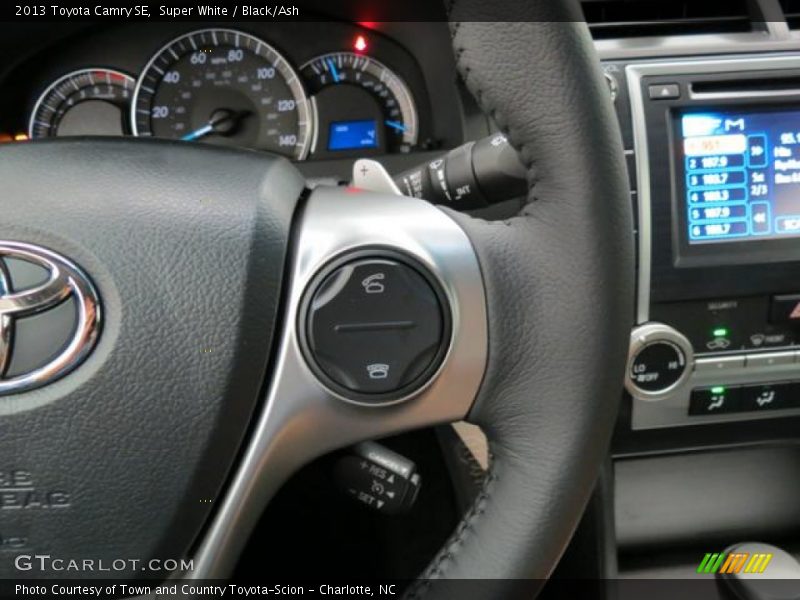 Super White / Black/Ash 2013 Toyota Camry SE