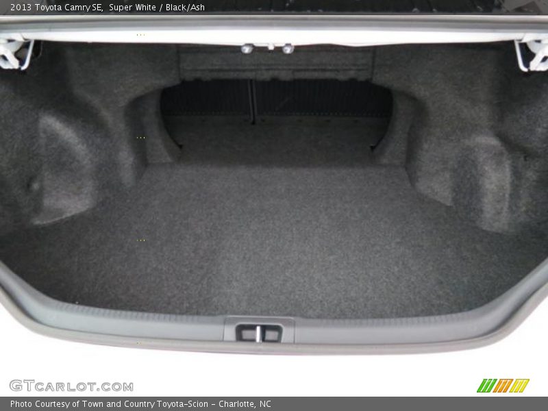Super White / Black/Ash 2013 Toyota Camry SE