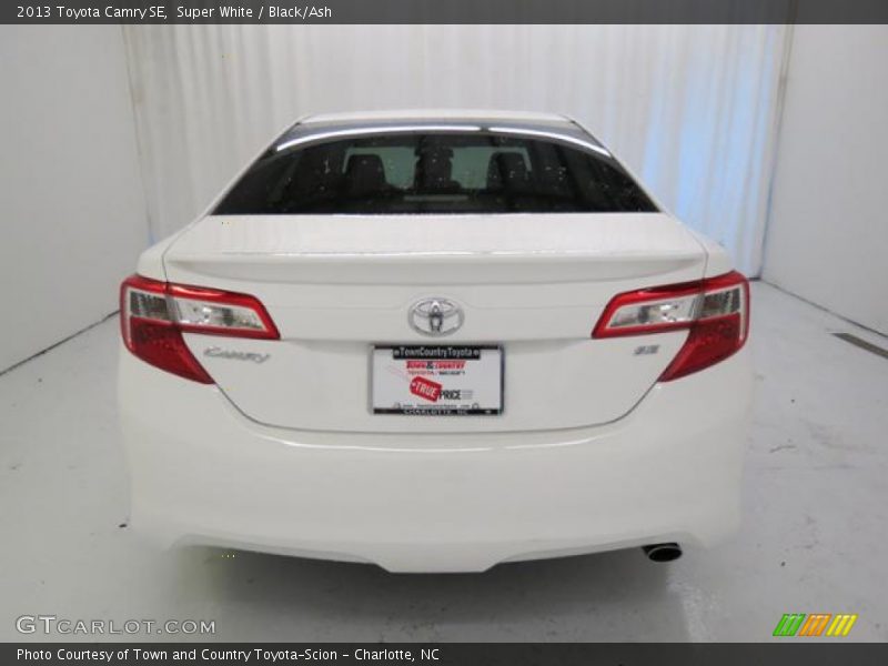 Super White / Black/Ash 2013 Toyota Camry SE