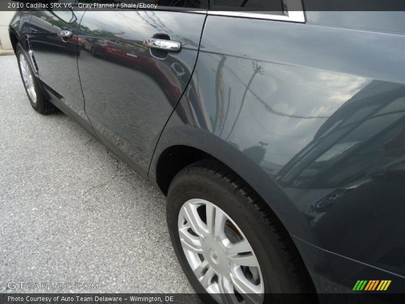 Gray Flannel / Shale/Ebony 2010 Cadillac SRX V6