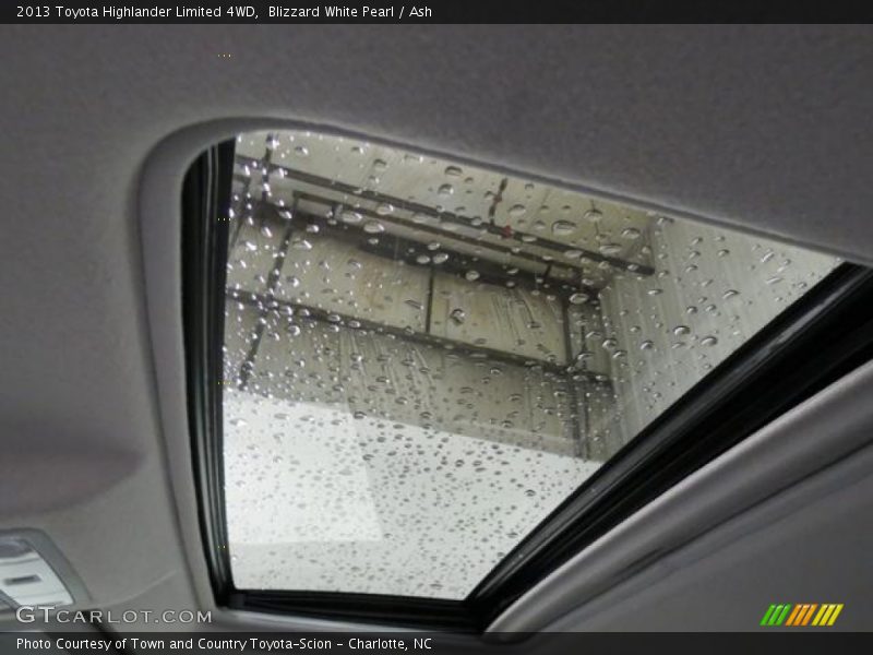 Blizzard White Pearl / Ash 2013 Toyota Highlander Limited 4WD