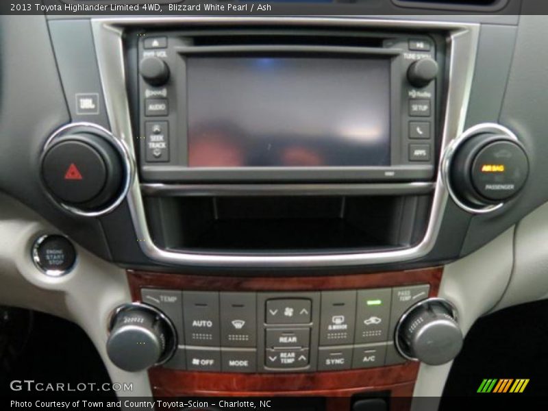 Blizzard White Pearl / Ash 2013 Toyota Highlander Limited 4WD