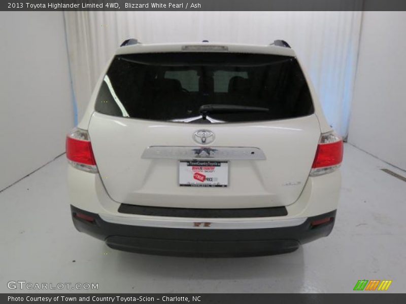 Blizzard White Pearl / Ash 2013 Toyota Highlander Limited 4WD