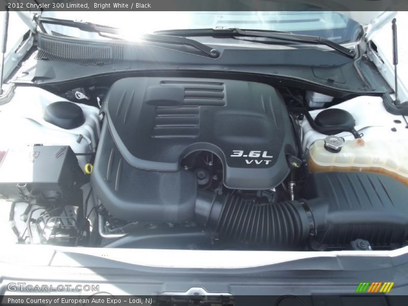 Bright White / Black 2012 Chrysler 300 Limited