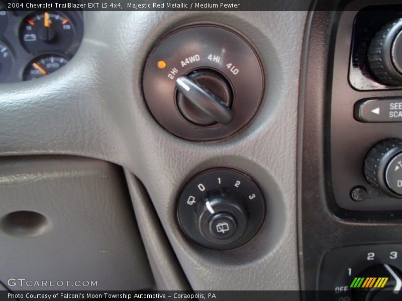 Majestic Red Metallic / Medium Pewter 2004 Chevrolet TrailBlazer EXT LS 4x4