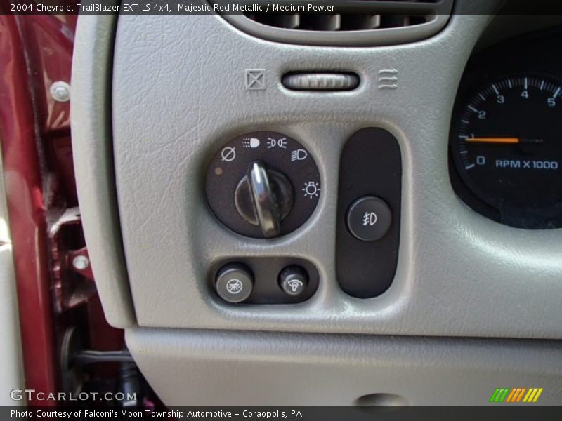 Majestic Red Metallic / Medium Pewter 2004 Chevrolet TrailBlazer EXT LS 4x4