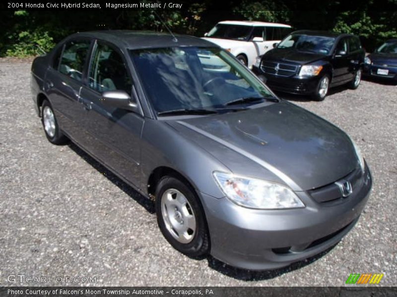 Front 3/4 View of 2004 Civic Hybrid Sedan