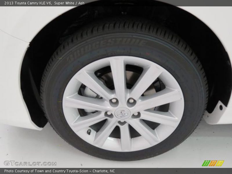 Super White / Ash 2013 Toyota Camry XLE V6
