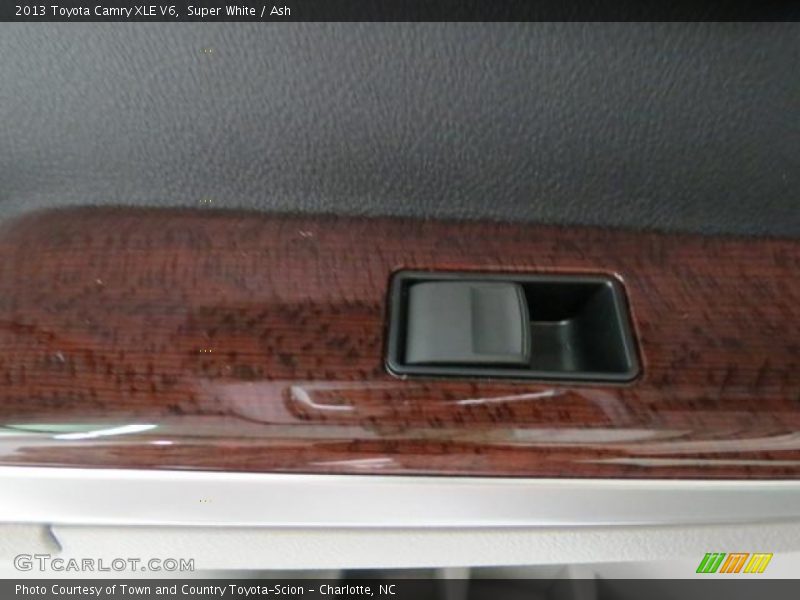 Super White / Ash 2013 Toyota Camry XLE V6