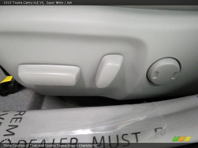 Super White / Ash 2013 Toyota Camry XLE V6
