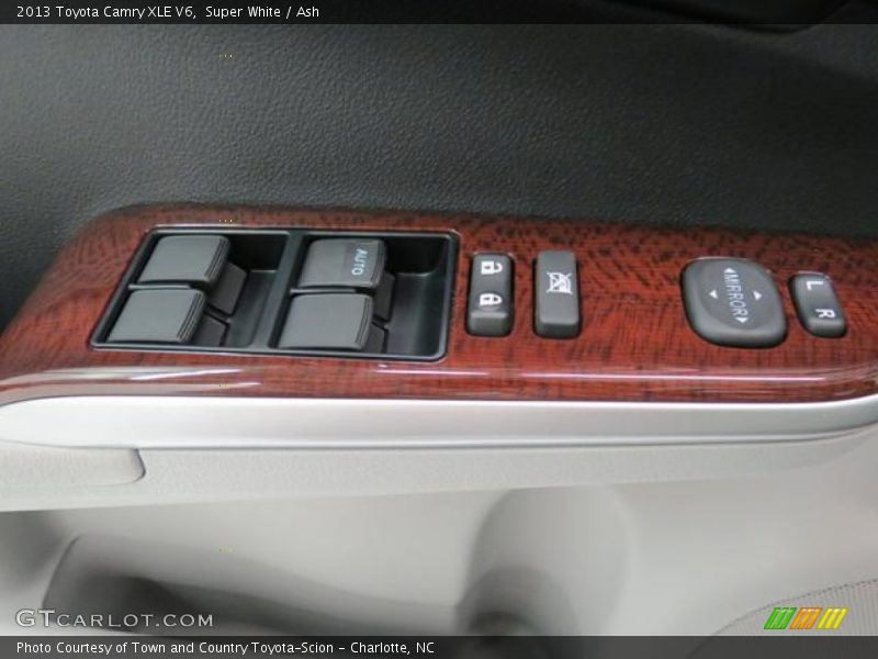 Super White / Ash 2013 Toyota Camry XLE V6