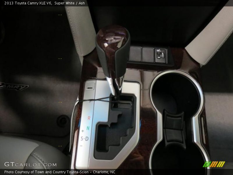 Super White / Ash 2013 Toyota Camry XLE V6