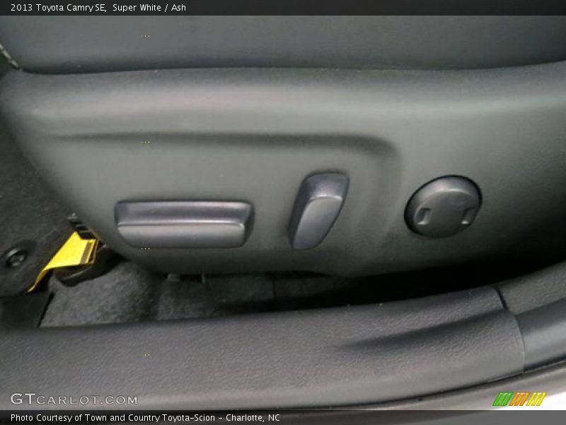 Super White / Ash 2013 Toyota Camry SE