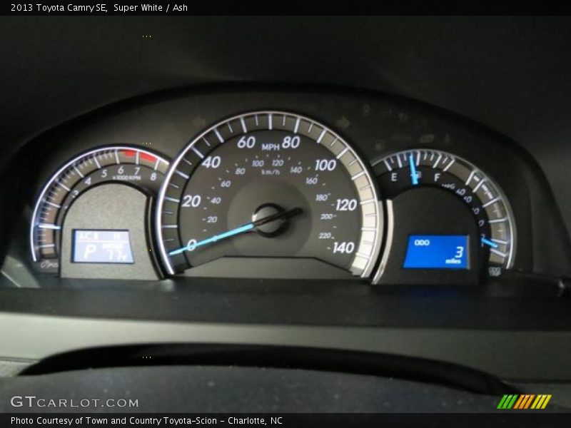 Super White / Ash 2013 Toyota Camry SE
