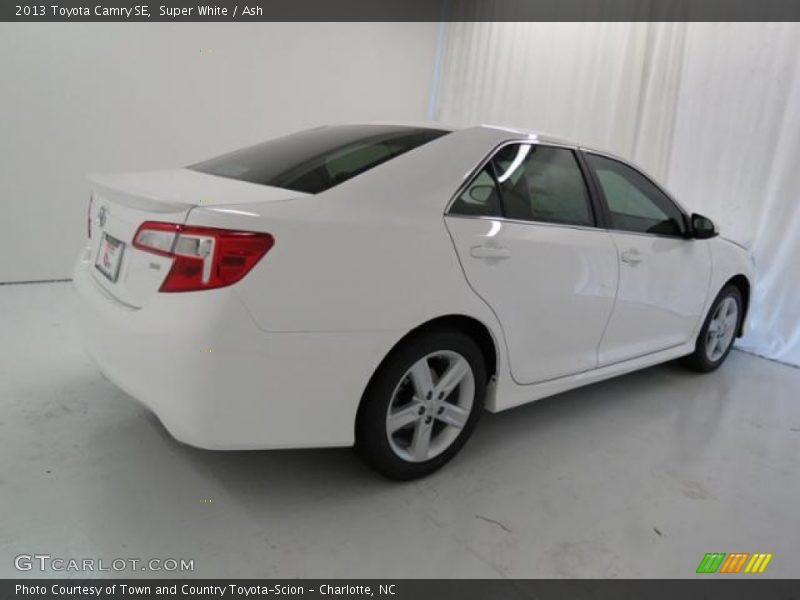 Super White / Ash 2013 Toyota Camry SE