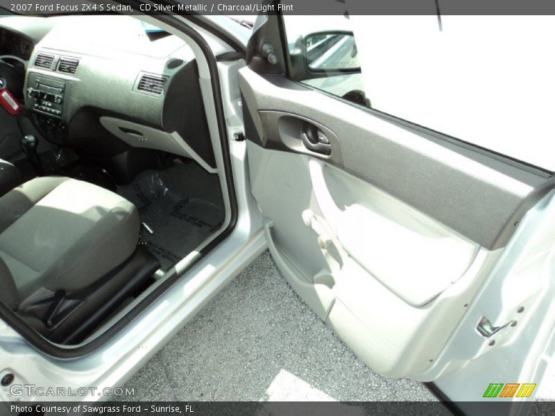 CD Silver Metallic / Charcoal/Light Flint 2007 Ford Focus ZX4 S Sedan