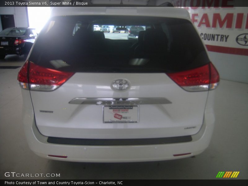 Super White / Bisque 2013 Toyota Sienna V6