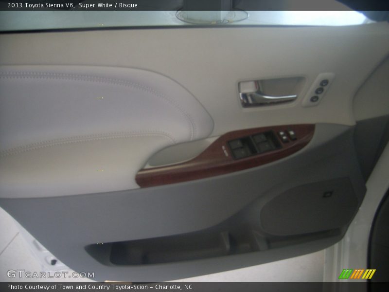 Super White / Bisque 2013 Toyota Sienna V6