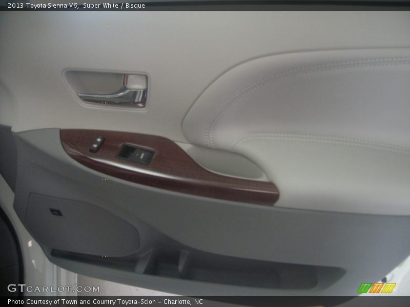 Super White / Bisque 2013 Toyota Sienna V6