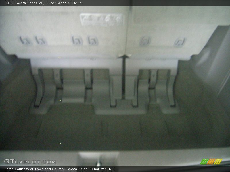 Super White / Bisque 2013 Toyota Sienna V6